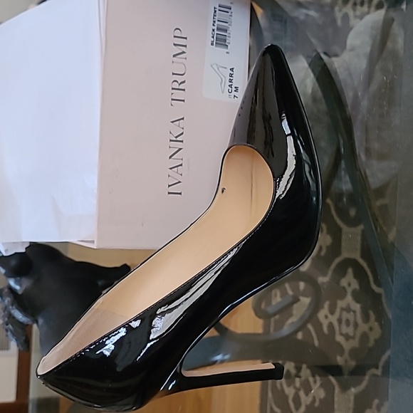 Ivanka Trump Black Carra patent heels 7M - Picture 2 of 7